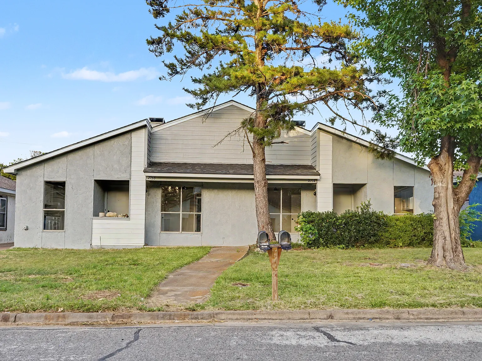 2 bed, 1.5 bath, 1037 sqft, $1,695 — Photo 1