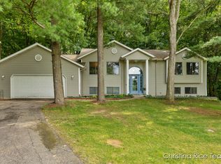 3426 Bennington Dr NE, Cedar Springs, MI 49319