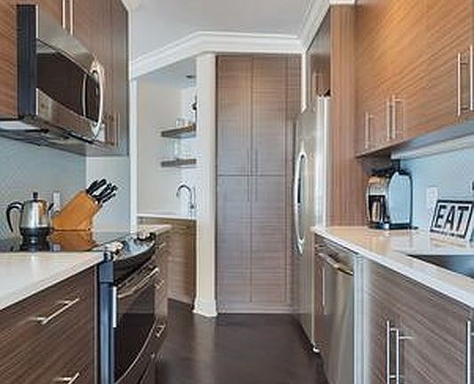 4th image of 240 E 47th St #8DE