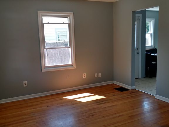 2nd image of 888 E Longview Ave