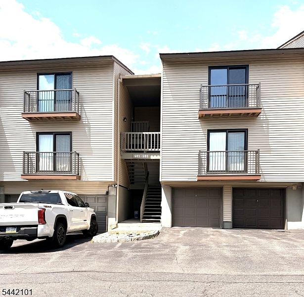 1st image of 608 Spruce Hills Dr