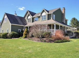 39 Farmstead Ln, Trumbull, CT 06611