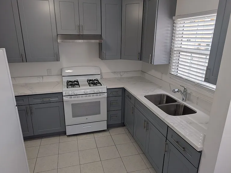 114 N N St — Photo 3