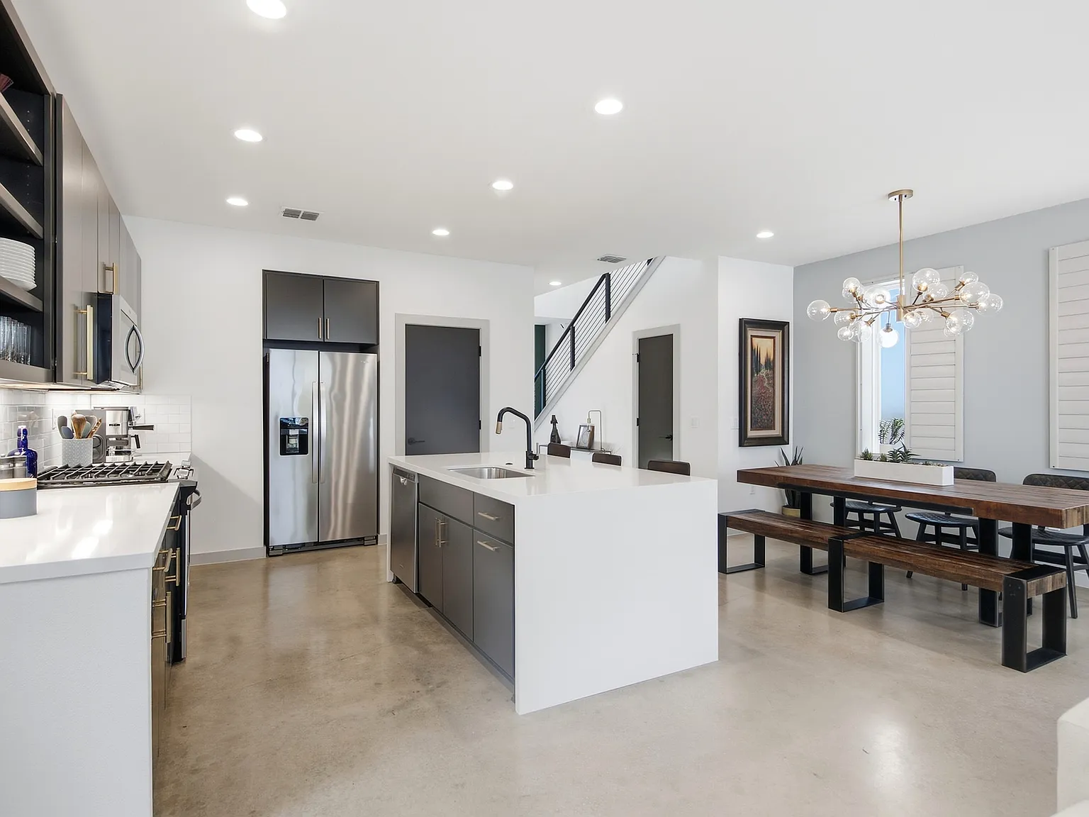 4 bed, 2186 sqft, $4,350 — Photo 4
