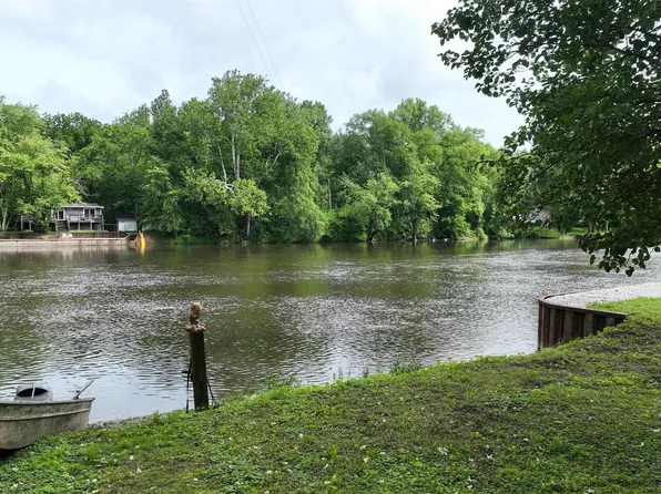 7053 E Washburn Dr, Monticello, IN 47960