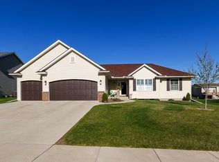 6585 Dorothys Dr, Bettendorf, IA 52722