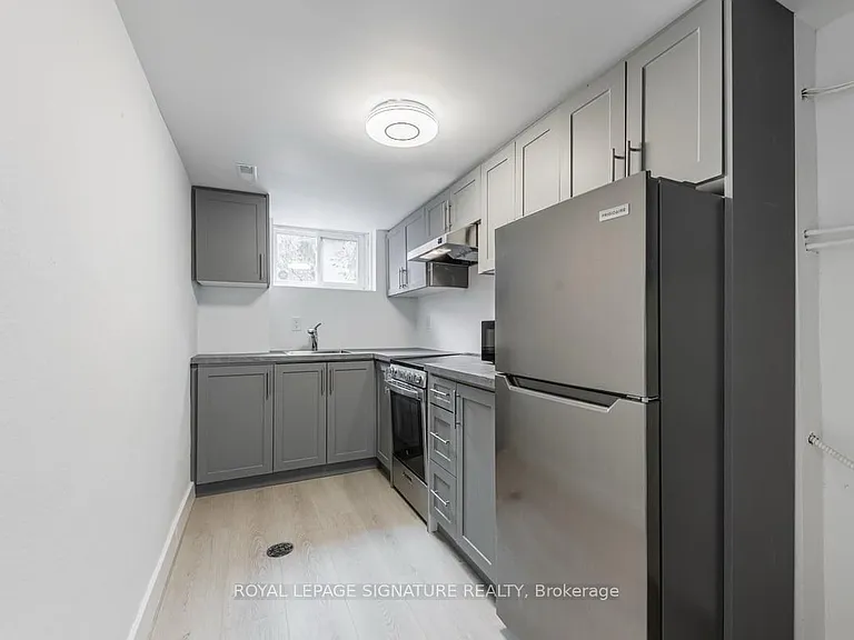 150 Davisville Ave #LOWER — Photo 6