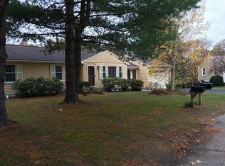 8 Putnam Rd, Bedford, MA 01730