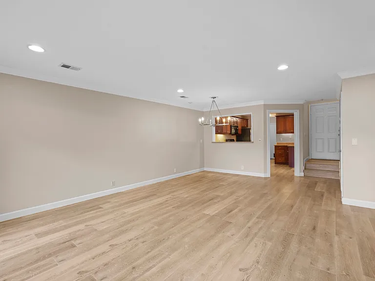 400 Creekview Dr — Photo 5