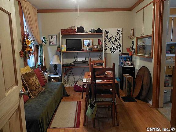 3rd image of 4 Squires St