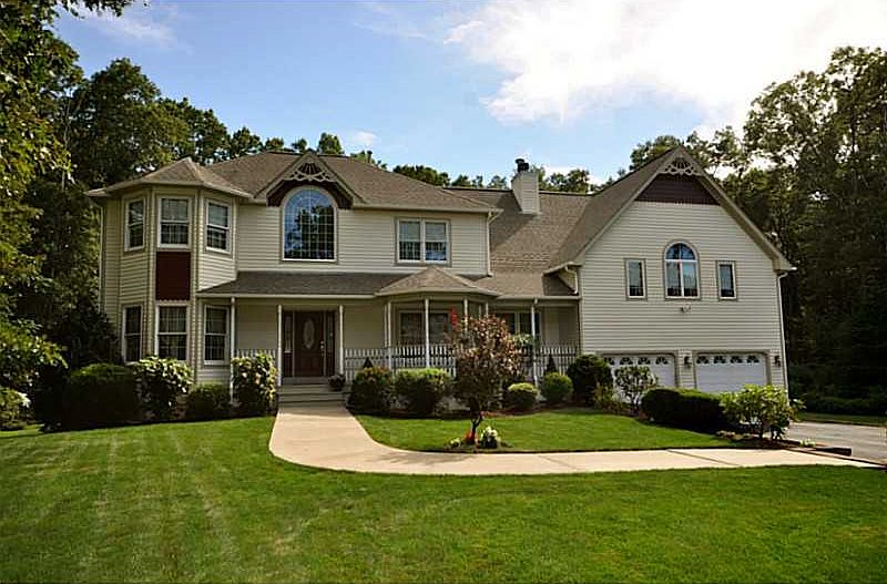1st image of 2 Deerhill Dr