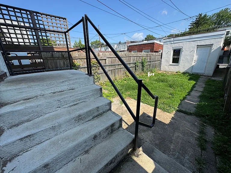 2104 Glendale Ave — Photo 14