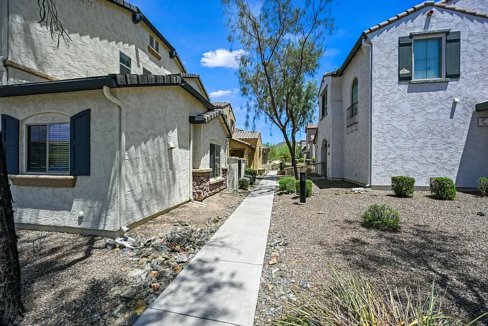3 bed, 2.5 bath, 1454 sqft, $2,060 — Photo 2