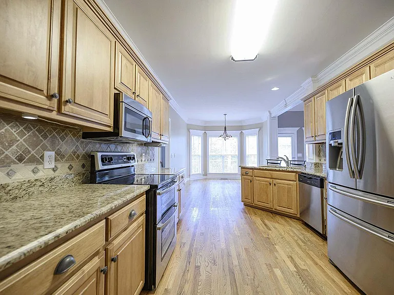 2256 Westwood Dr — Photo 6
