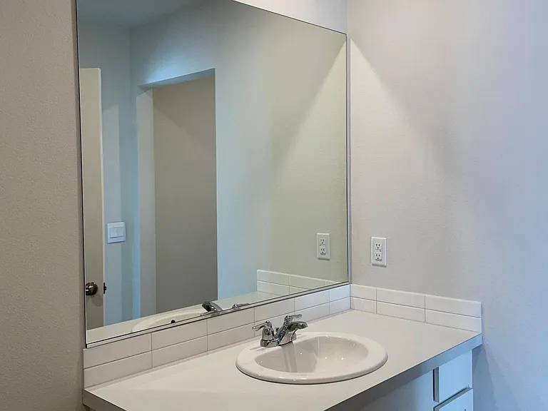 11609 NE 28th St — Photo 15