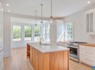 526 Park Plz, Charlottesville, VA