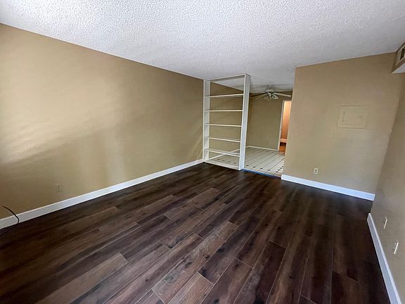 3rd image of 101 Luna Grande Cir