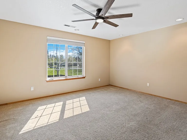 10101 NE 55th Ave — Photo 15