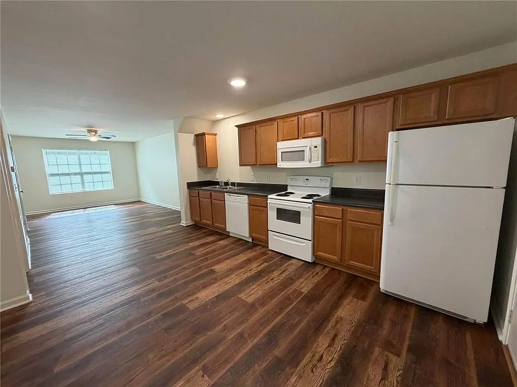 2 bed, 2.5 bath, 1224 sqft, $1,425 — Photo 3