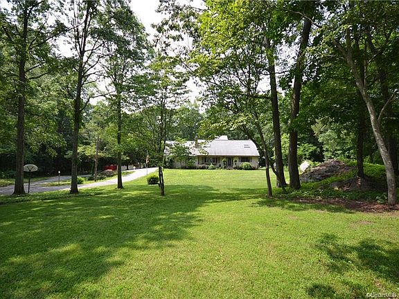 4th image of 30 Jericho Dr