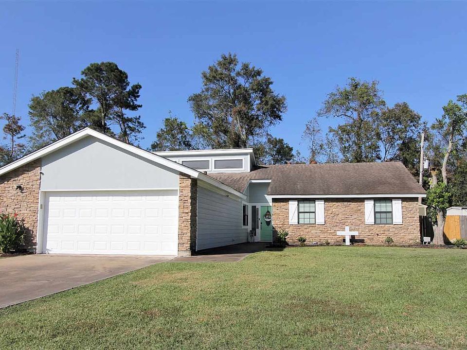 1st image of 1928 Silver Oaks Dr