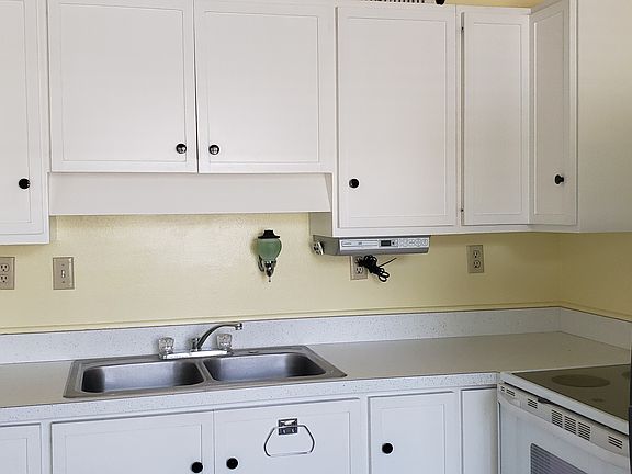 3rd image of 8050 E Broadway Blvd Unit 102