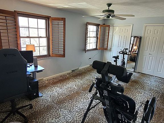 3rd image of 621 Woodcrest Dr