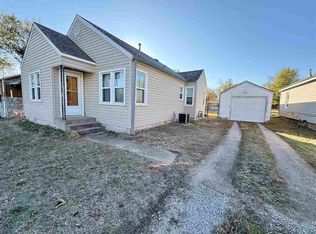 516 Noble St, Perry, OK 73077