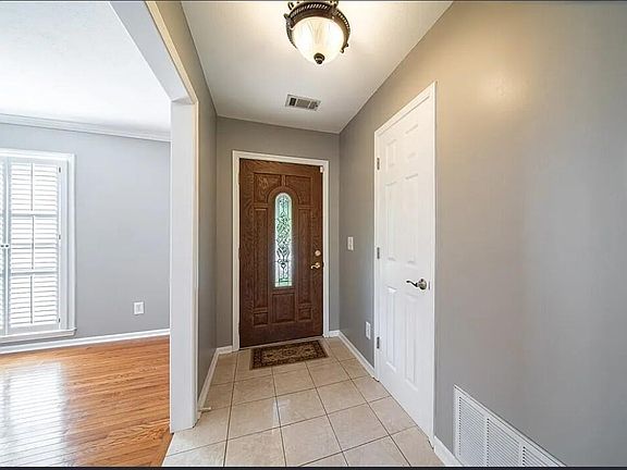 3rd image of 6801 Springlake Dr