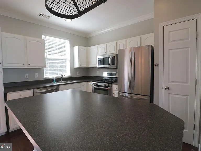 21786 Dragons Green Sq — Photo 10
