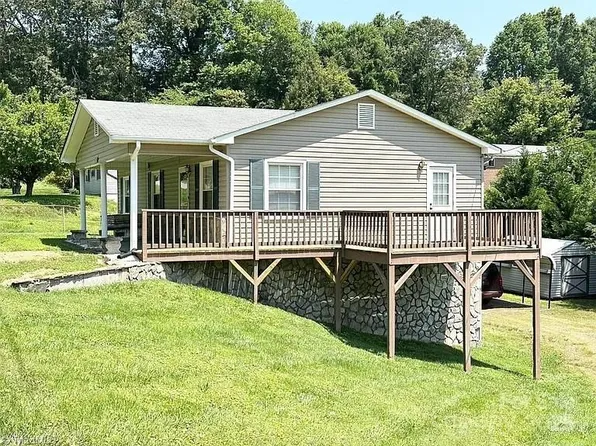820 Seehorn St NE, Lenoir, NC 28645