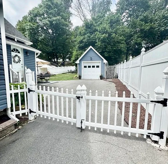20 Colonial Rd — Photo 25