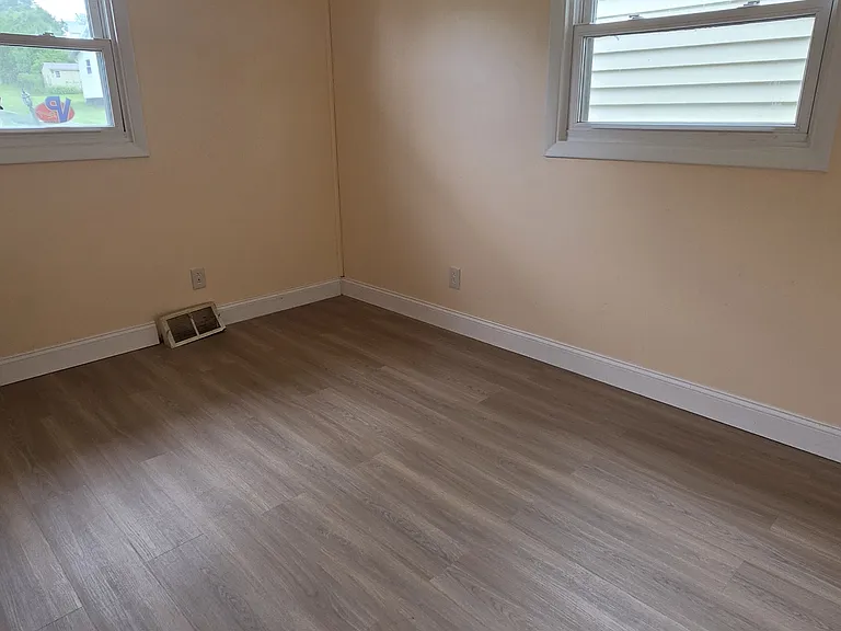 21 Long Dr — Photo 6