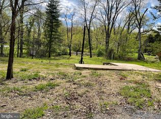 495 Temple Dr, Falling Waters, WV 25419