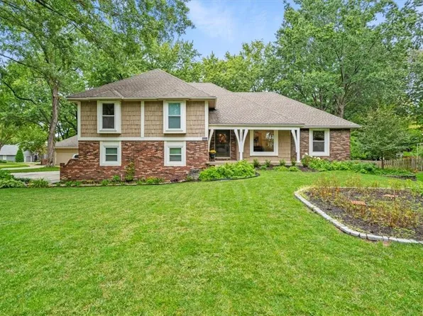 2700 W 120th Pl, Leawood, KS 66209