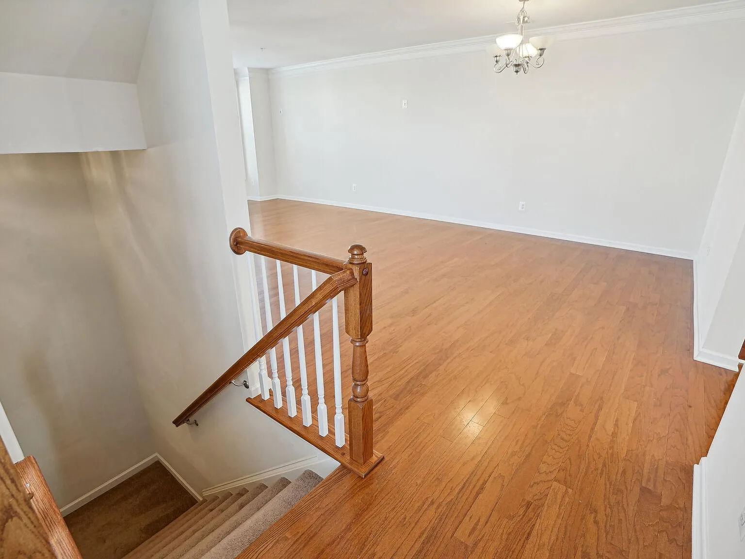 3 bed, 2.5 bath, 2463 sqft, $3,100 — Photo 3