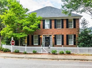 22 Checkerberry Sq, Greensboro, NC 27455