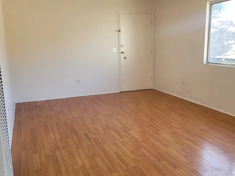 1038 N Ridgewood Pl #4 — Photo 16