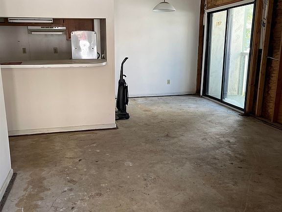 3rd image of 303 20th Ave. S #106