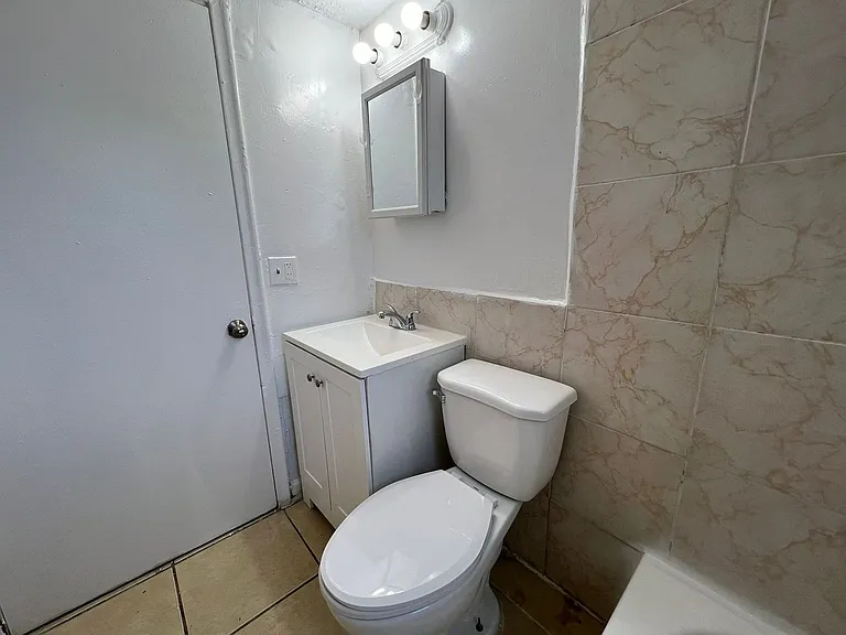 St George Apartments — Photo 38