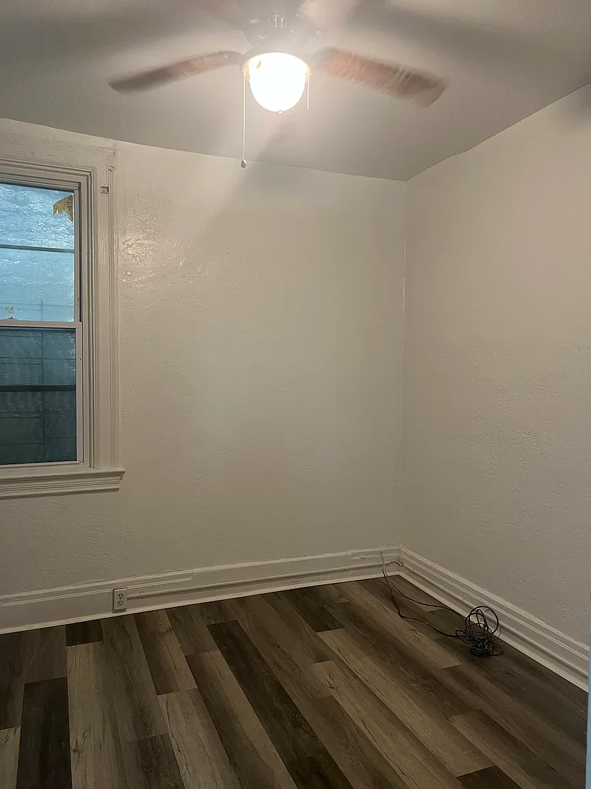 228 Wick St photo 1