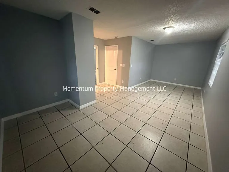 8405 N Elmer St — Photo 5