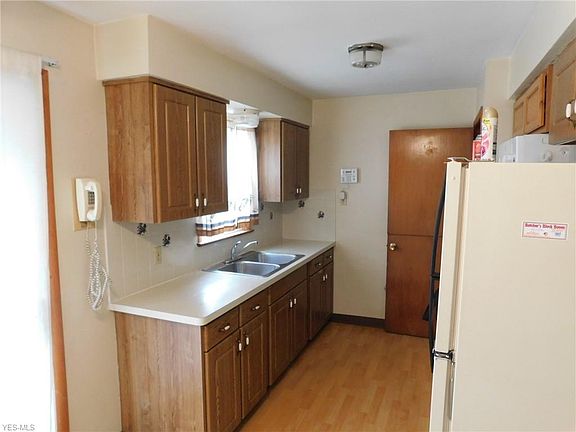 4th image of 2120 Silverdale Ave