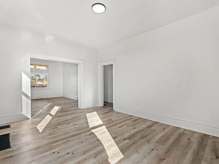 115 W Cherryhill St — Photo 3