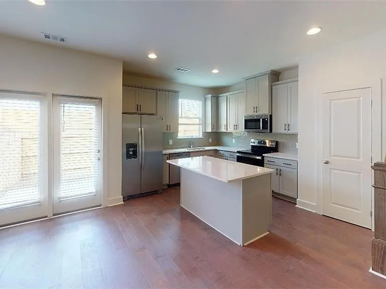 6414 Shalks Crossing Dr — Photo 8