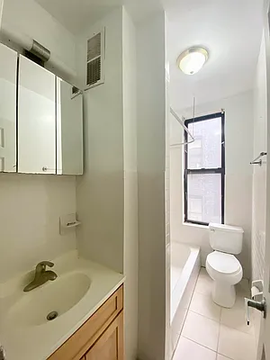 Rented by Bruma Realty LLC | media 10