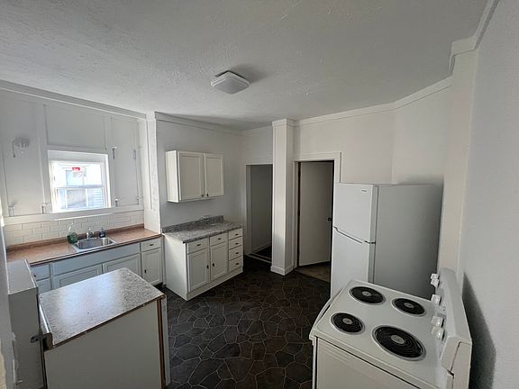 5th image of 1960 E 120th St