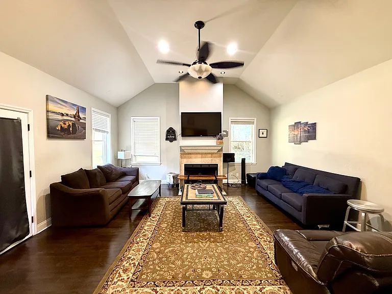 410 Lancaster Ave — Photo 18