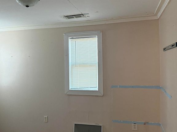4th image of 226 Main St