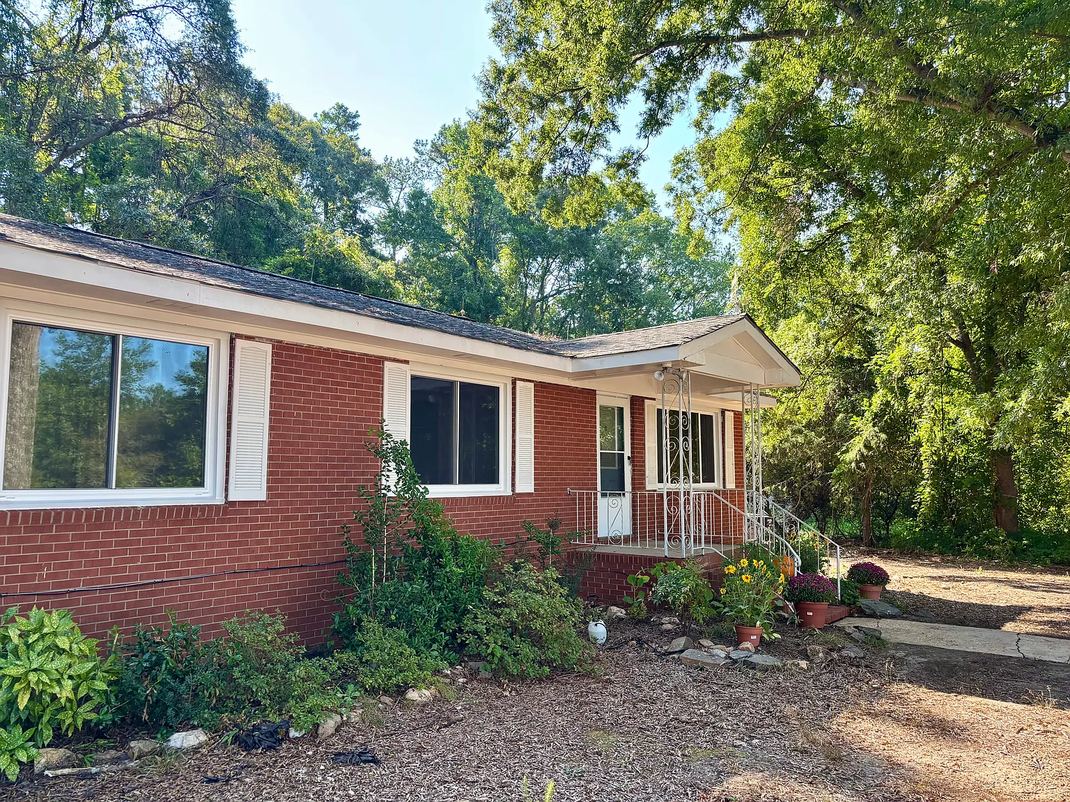 3 bed, 1.5 bath, 1144 sqft, $1,600 — Photo 4